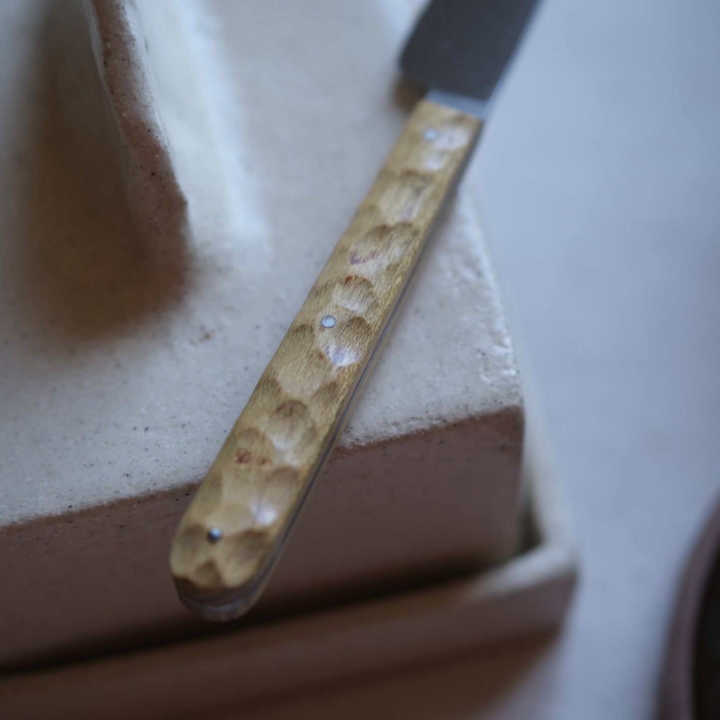 BOTO • COUTEAU À BEURRE ACACIA