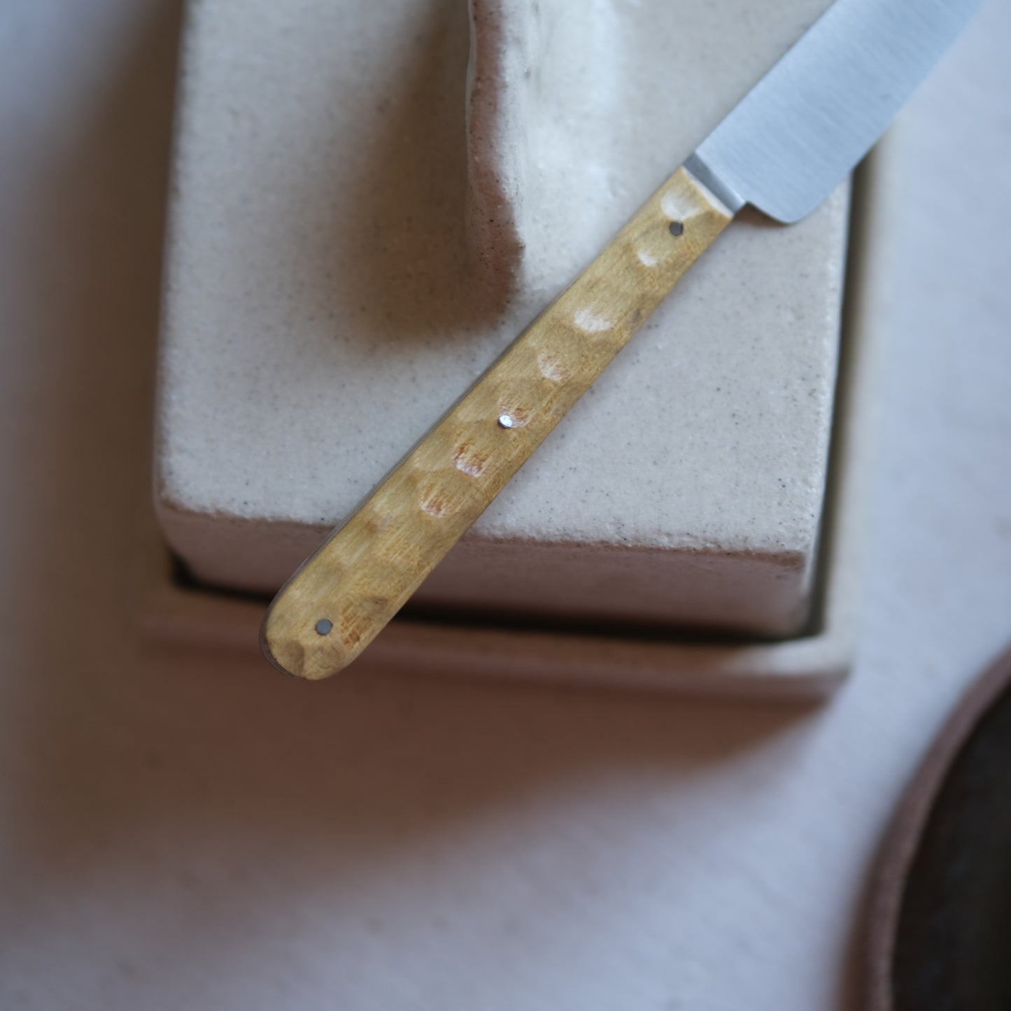 BOTO • COUTEAU À BEURRE ACACIA