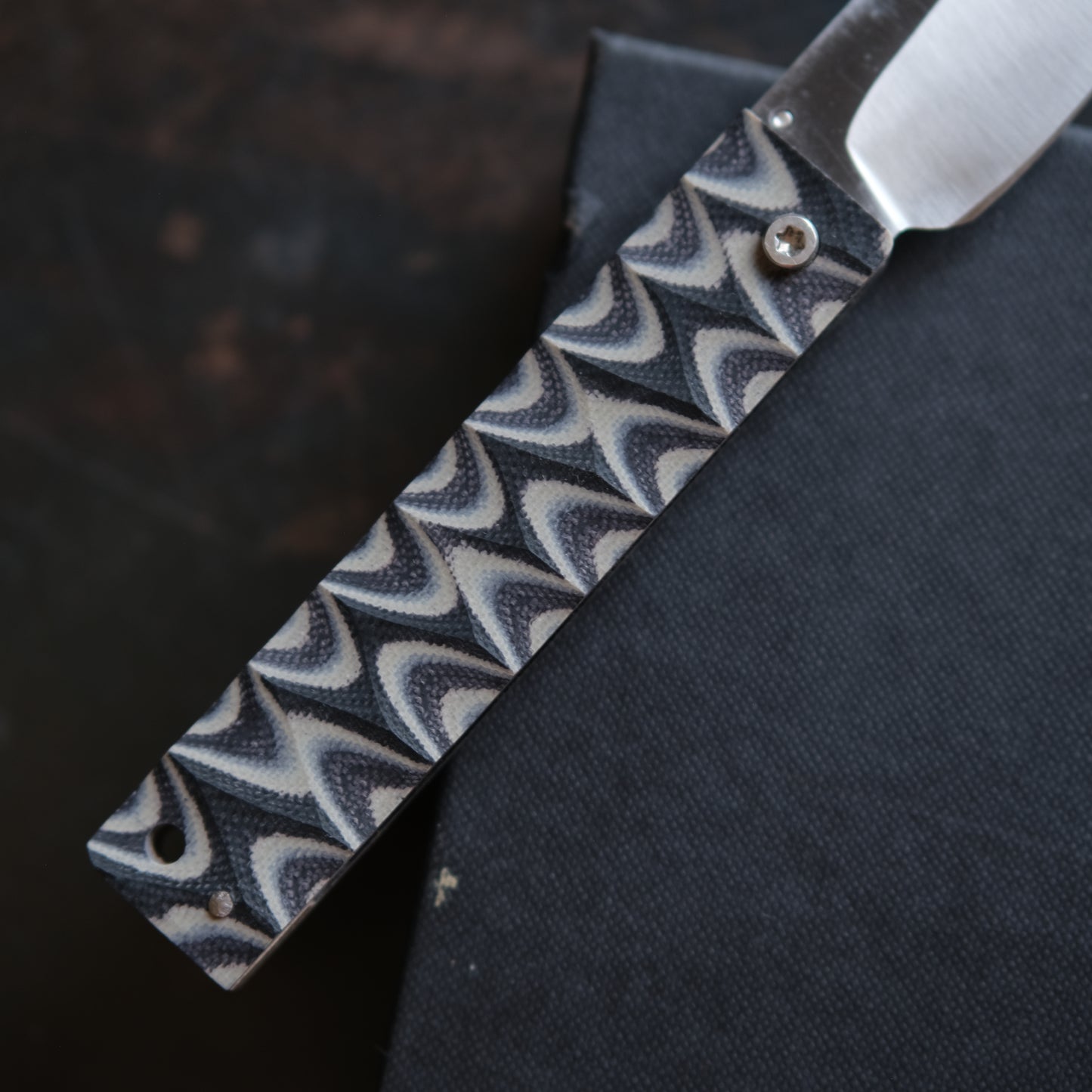YOBO • COUTEAU PLIANT NOIR MARBRÉ BEIGE