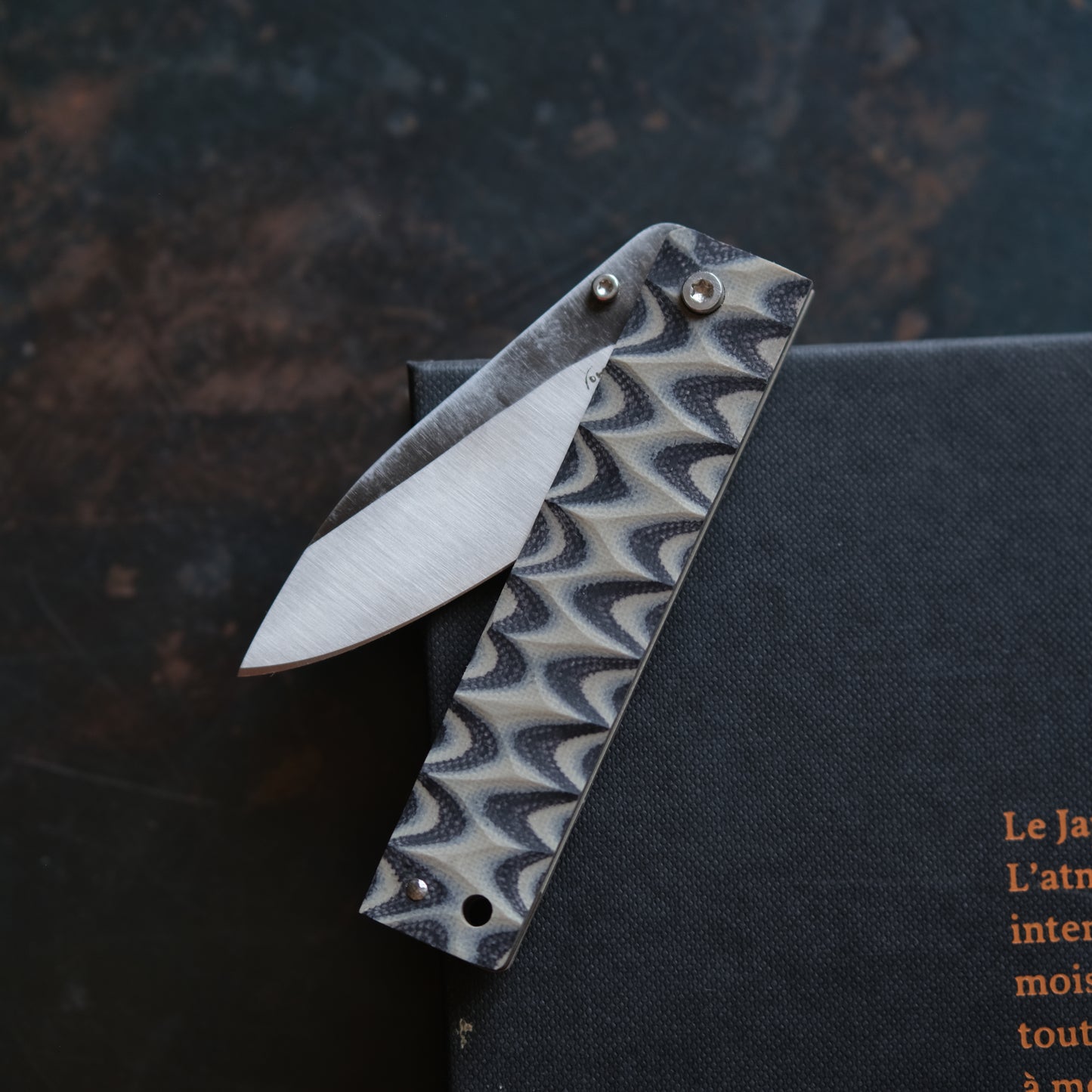 YOBO • COUTEAU PLIANT NOIR MARBRÉ BEIGE
