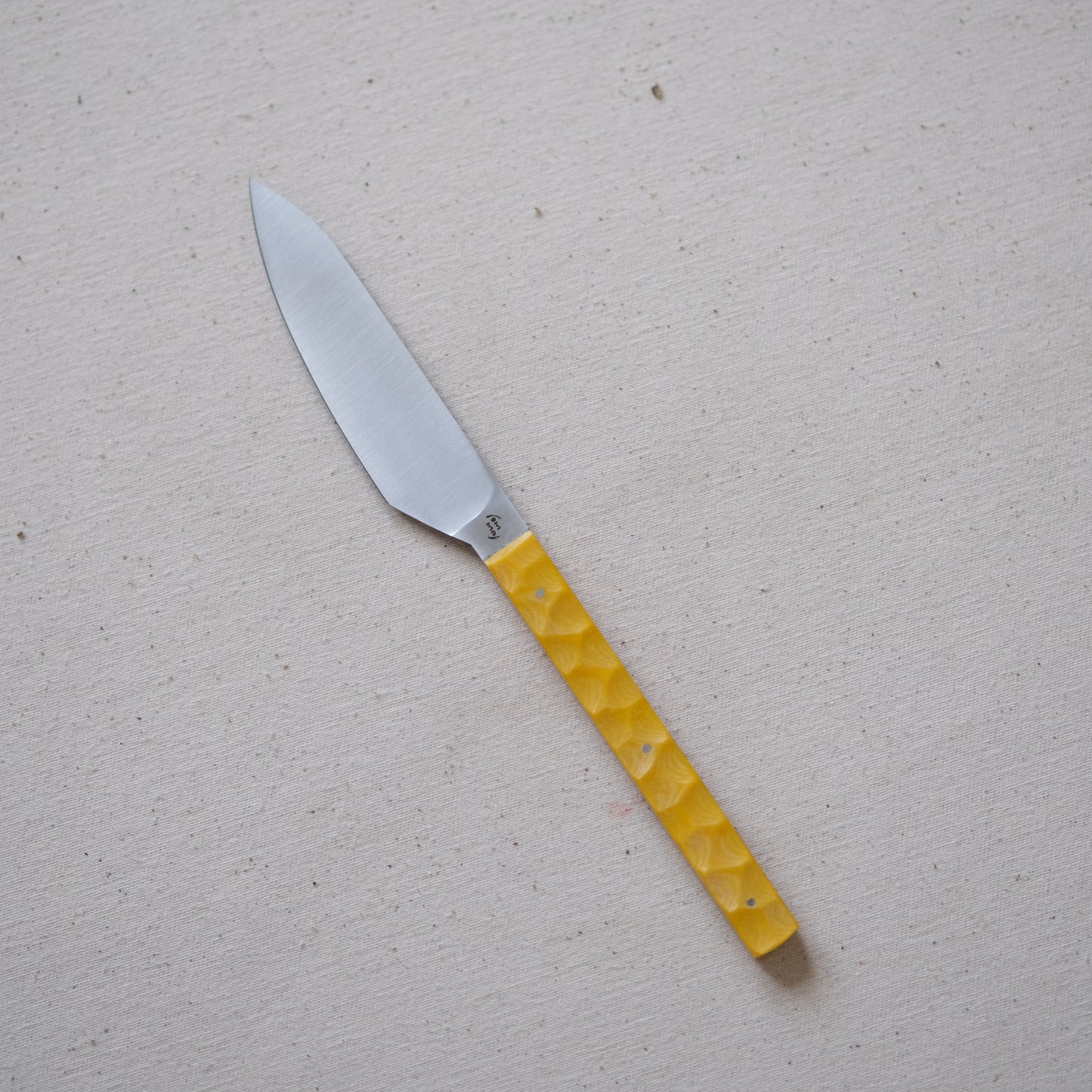 SIKSA • COUTEAUX DE TABLE MICARTA JAUNE TEXTURÉ [PRÉ-COMMANDE]