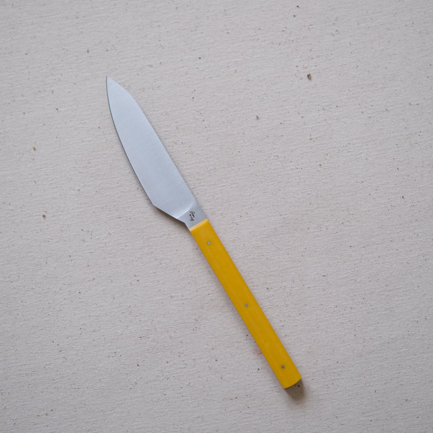 SIKSA • COUTEAUX DE TABLE MICARTA JAUNE [PRÉ-COMMANDE]