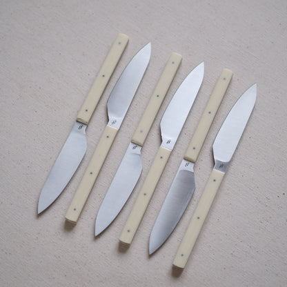 SIKSA • COFFRET DE COUTEAUX DE TABLE MICARTA CRÈME