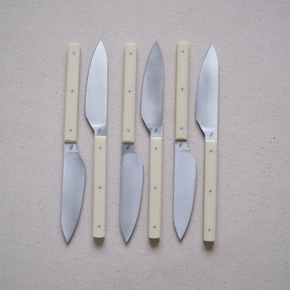 SIKSA • COFFRET DE COUTEAUX DE TABLE MICARTA CRÈME
