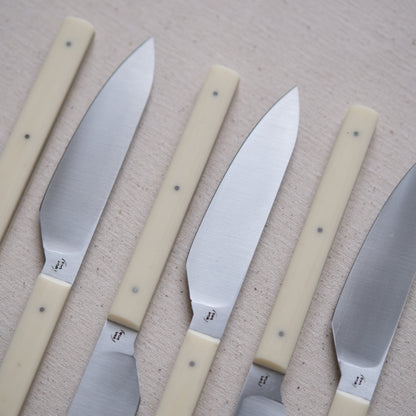 SIKSA • COFFRET DE COUTEAUX DE TABLE MICARTA CRÈME