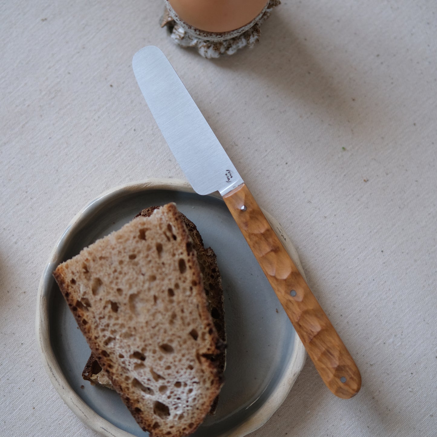 BOTO • COUTEAU À BEURRE OLIVIER TEXTURÉ