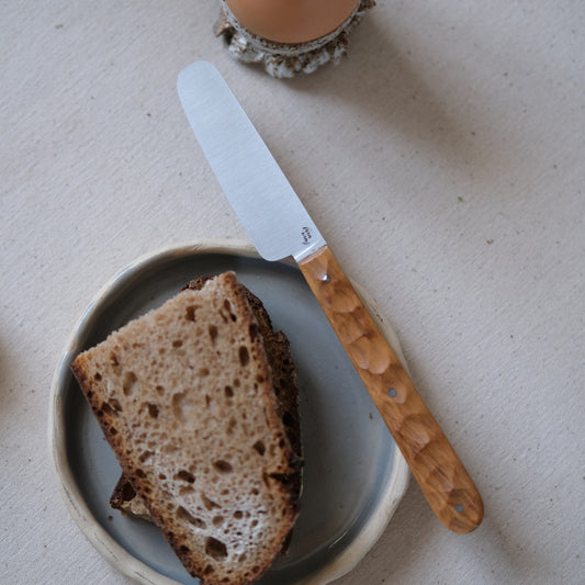 BOTO • COUTEAU À BEURRE OLIVIER TEXTURÉ