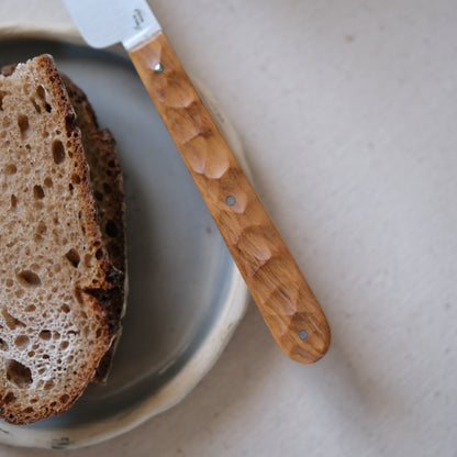 BOTO • COUTEAU À BEURRE OLIVIER TEXTURÉ