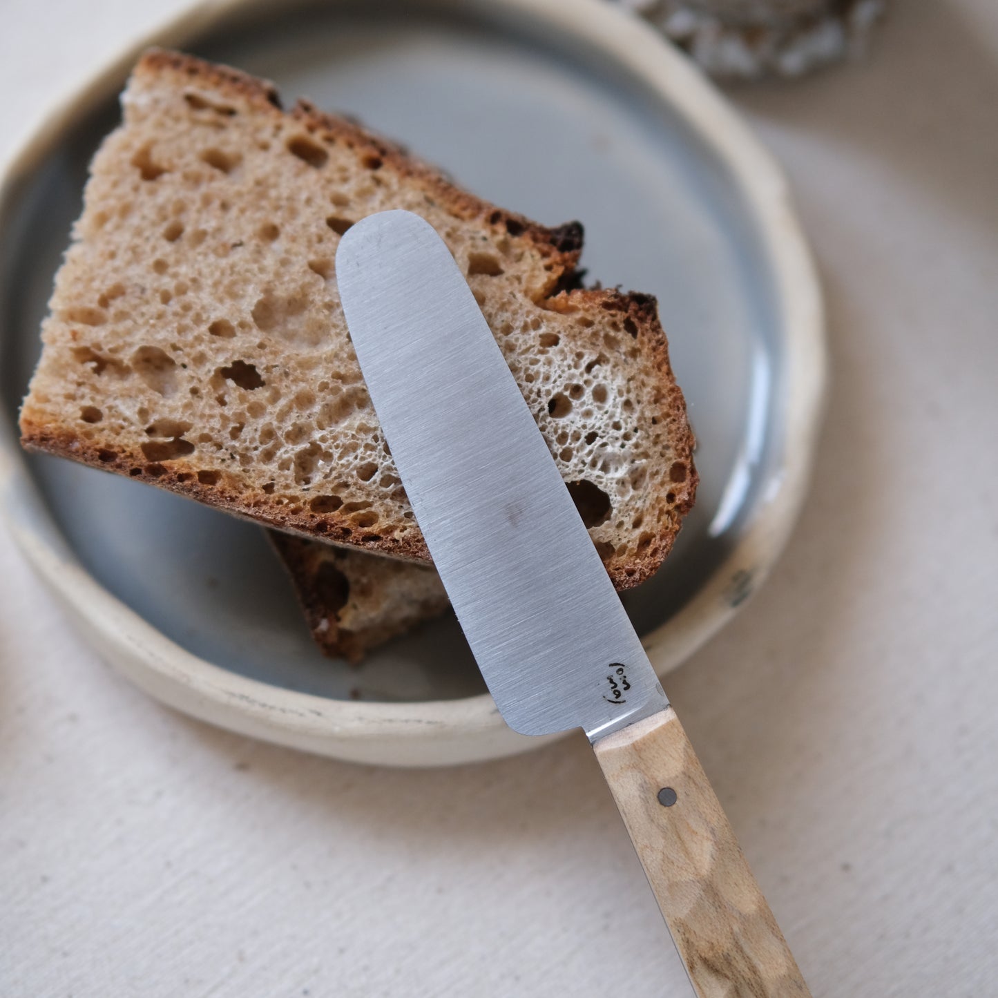 BOTO • COUTEAU À BEURRE HÊTRE TEXTURÉ