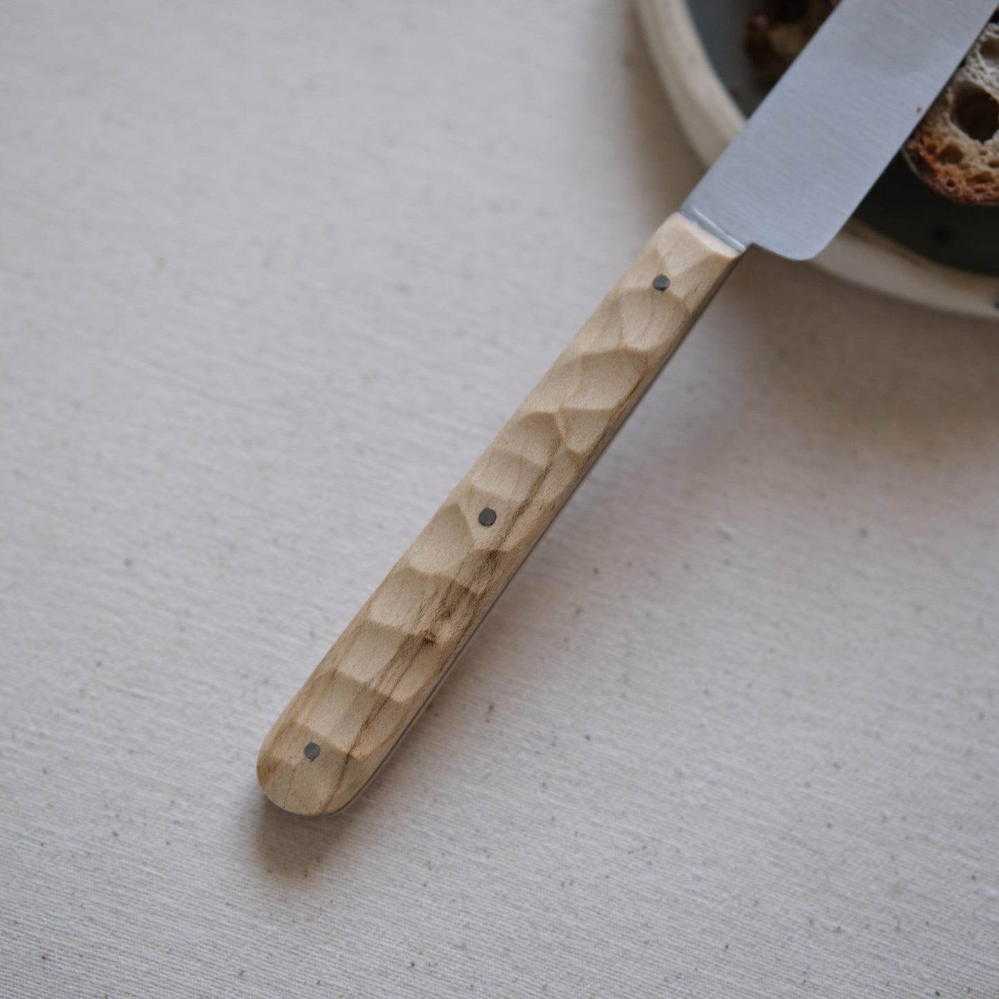 BOTO • COUTEAU À BEURRE HÊTRE TEXTURÉ