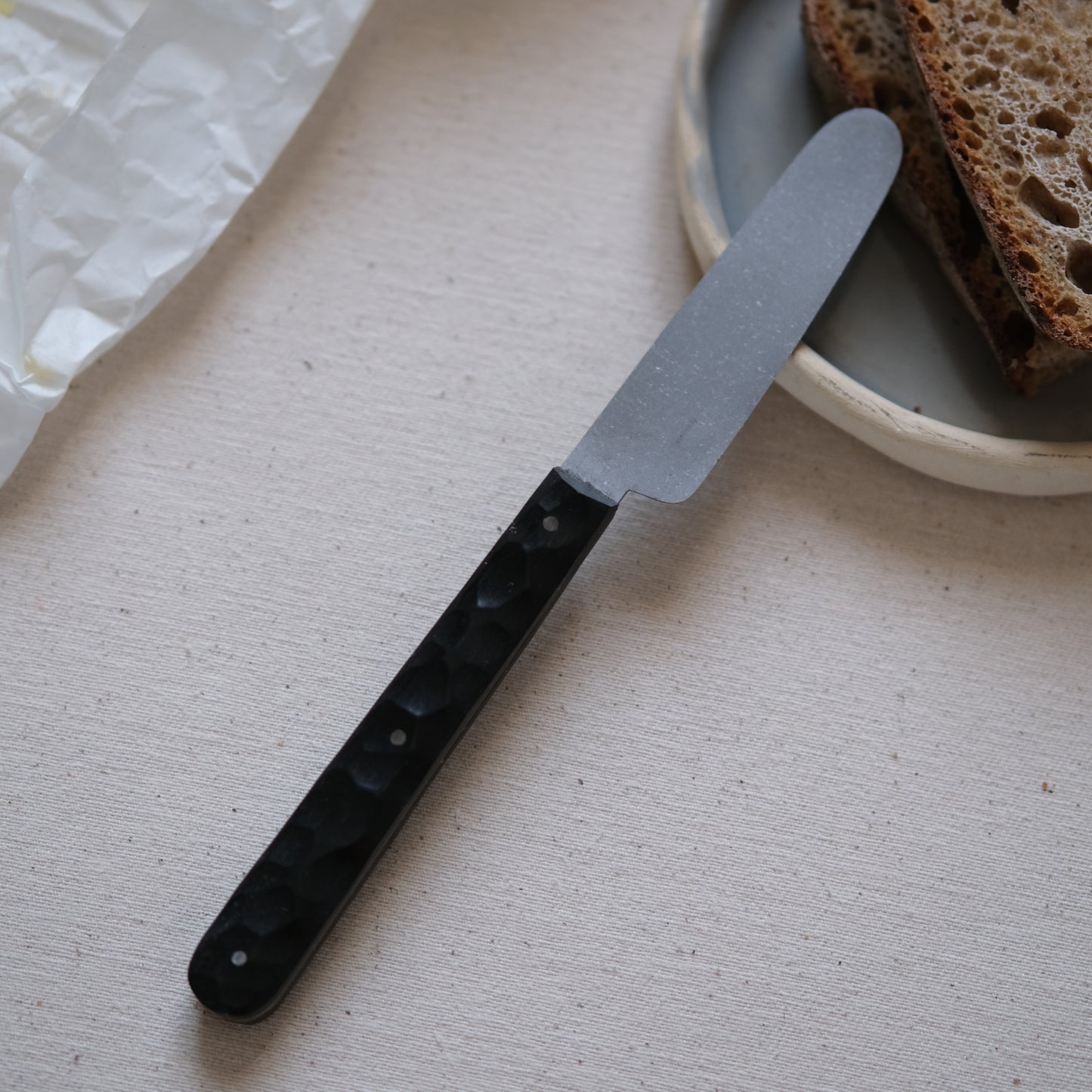BOTO • COUTEAU À BEURRE ÉBÈNE TEXTURÉ SW