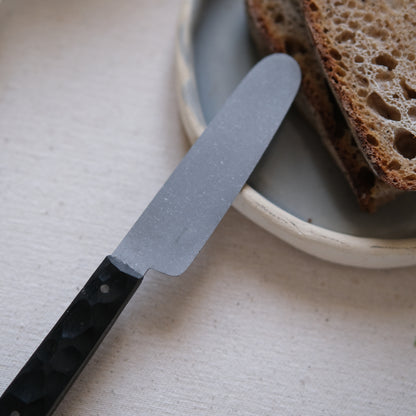 BOTO • COUTEAU À BEURRE ÉBÈNE TEXTURÉ SW