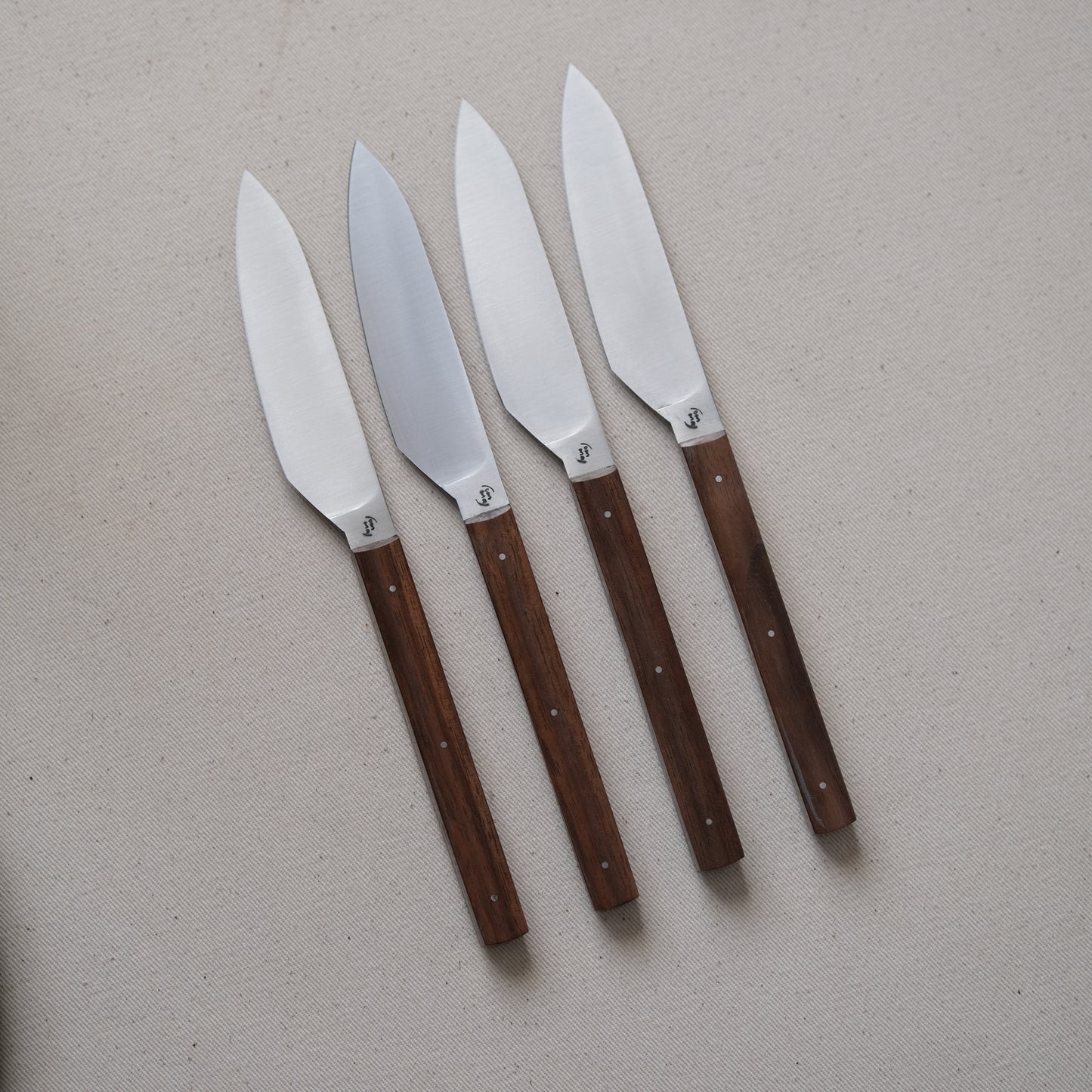 SIKSA • COUTEAU DE TABLE NOYER