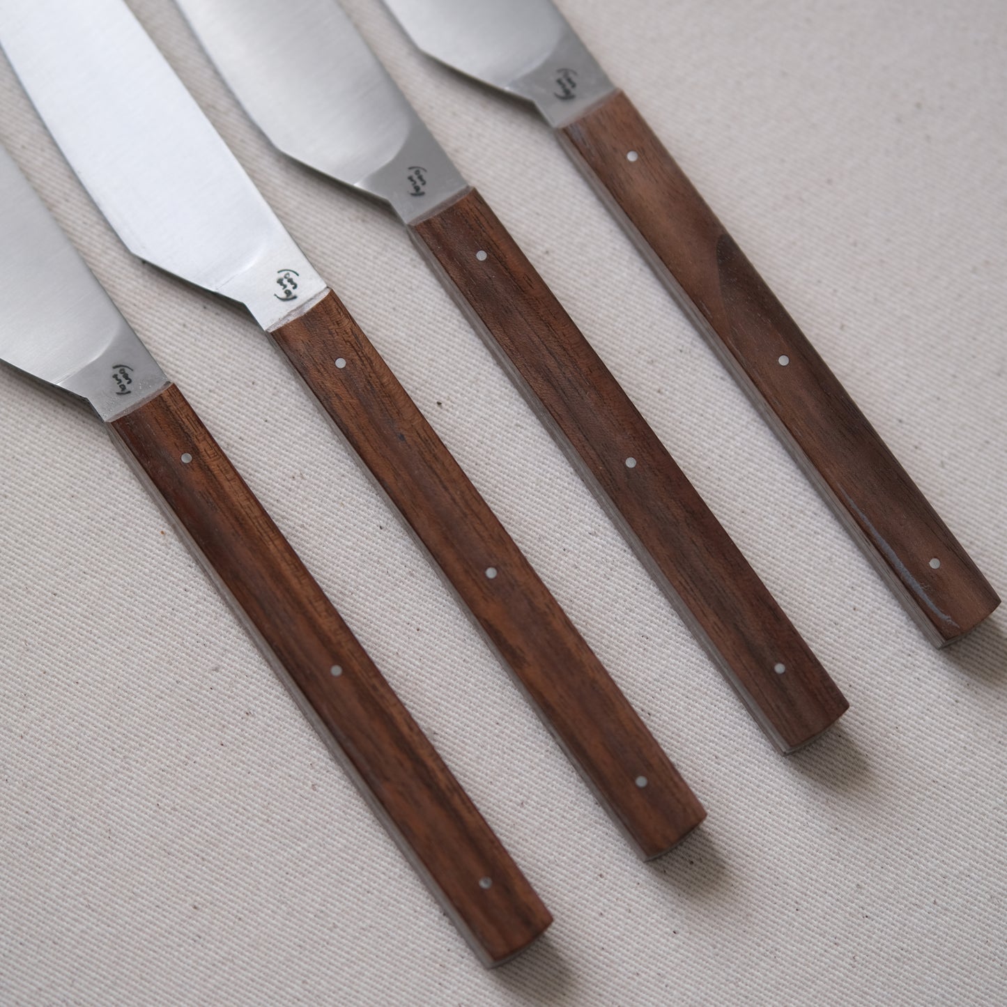 SIKSA • COUTEAU DE TABLE NOYER