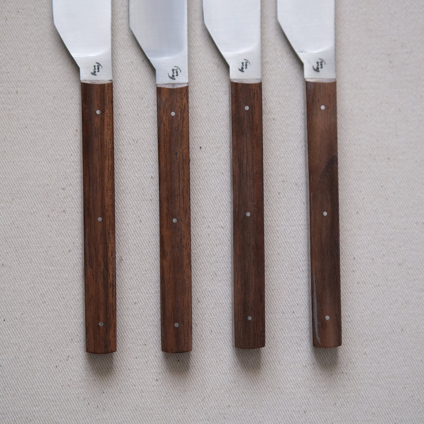 SIKSA • COUTEAU DE TABLE NOYER