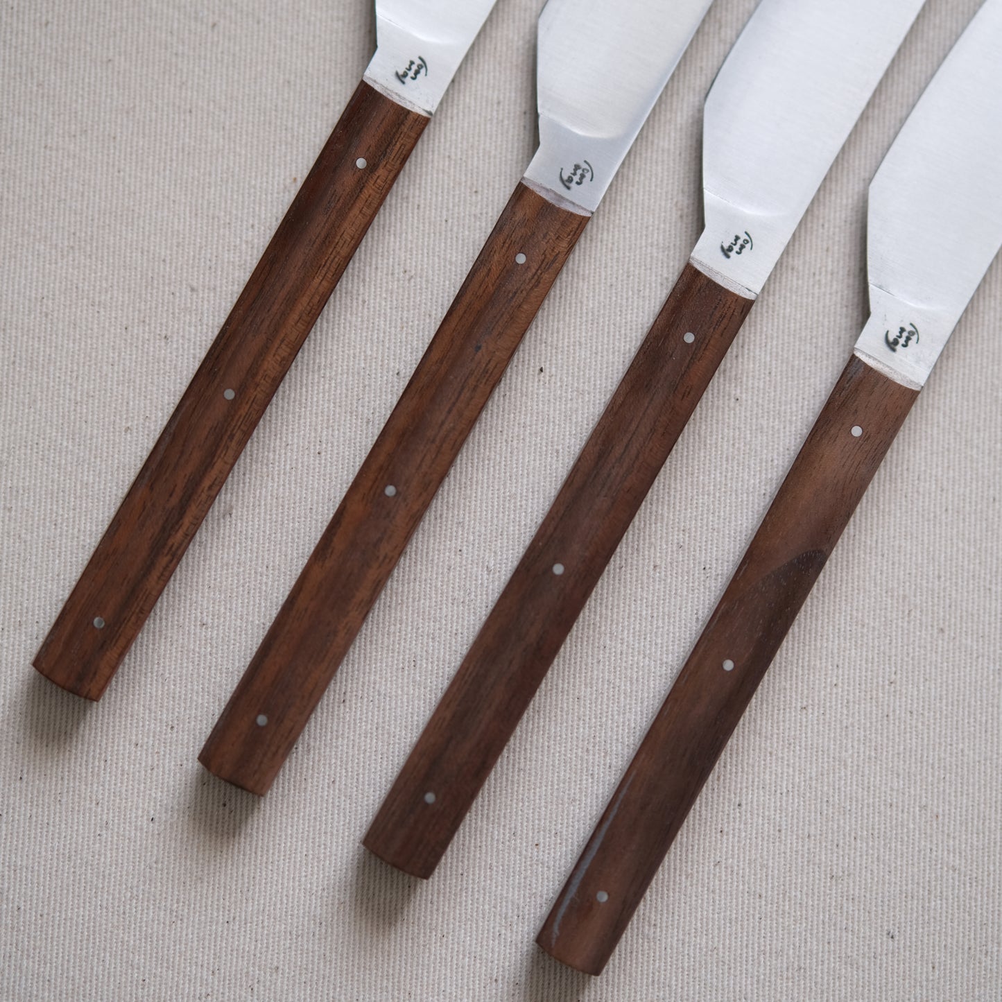 SIKSA • COUTEAU DE TABLE NOYER