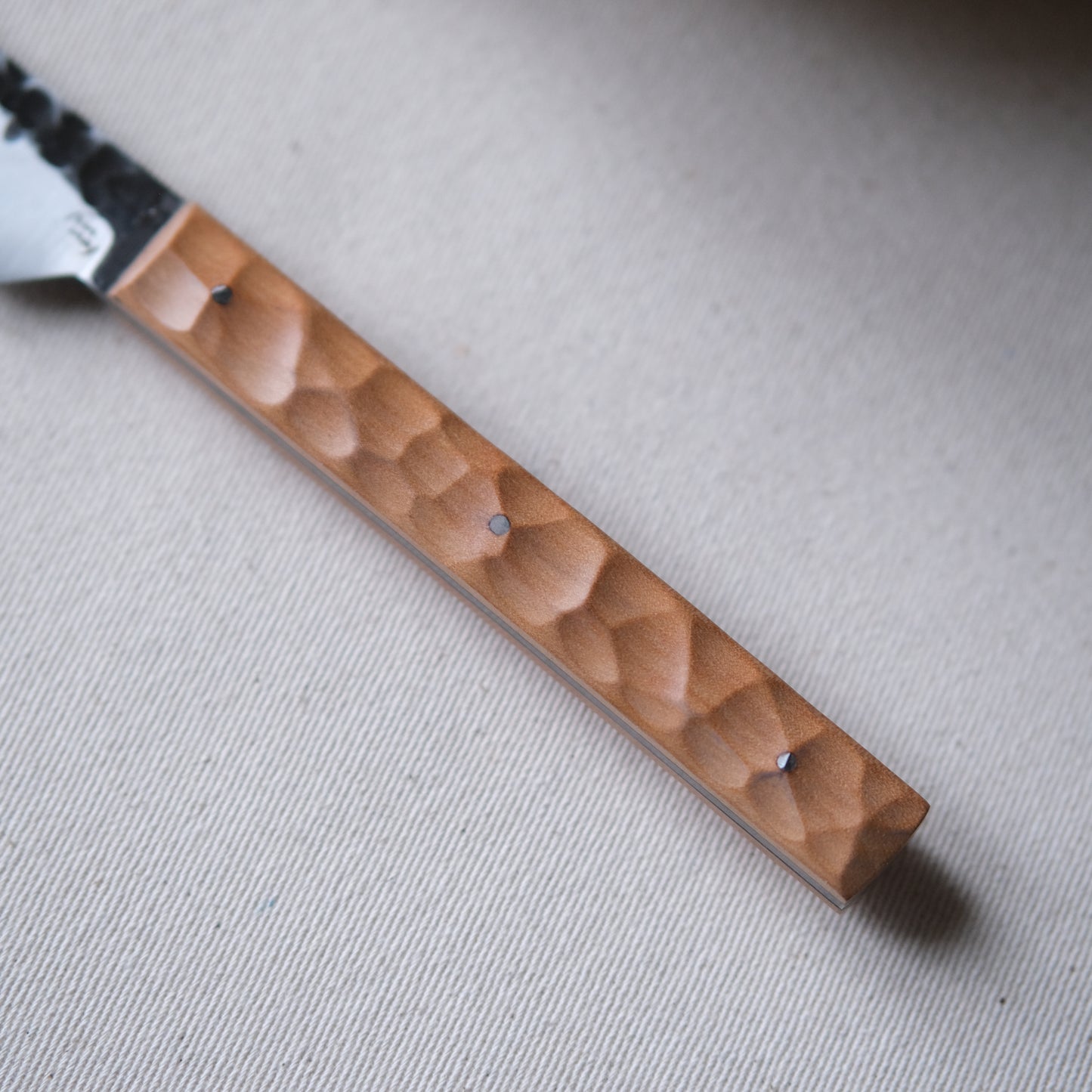 YOLISA MINI • COUTEAU D'OFFICE POIRIER TEXTURÉ