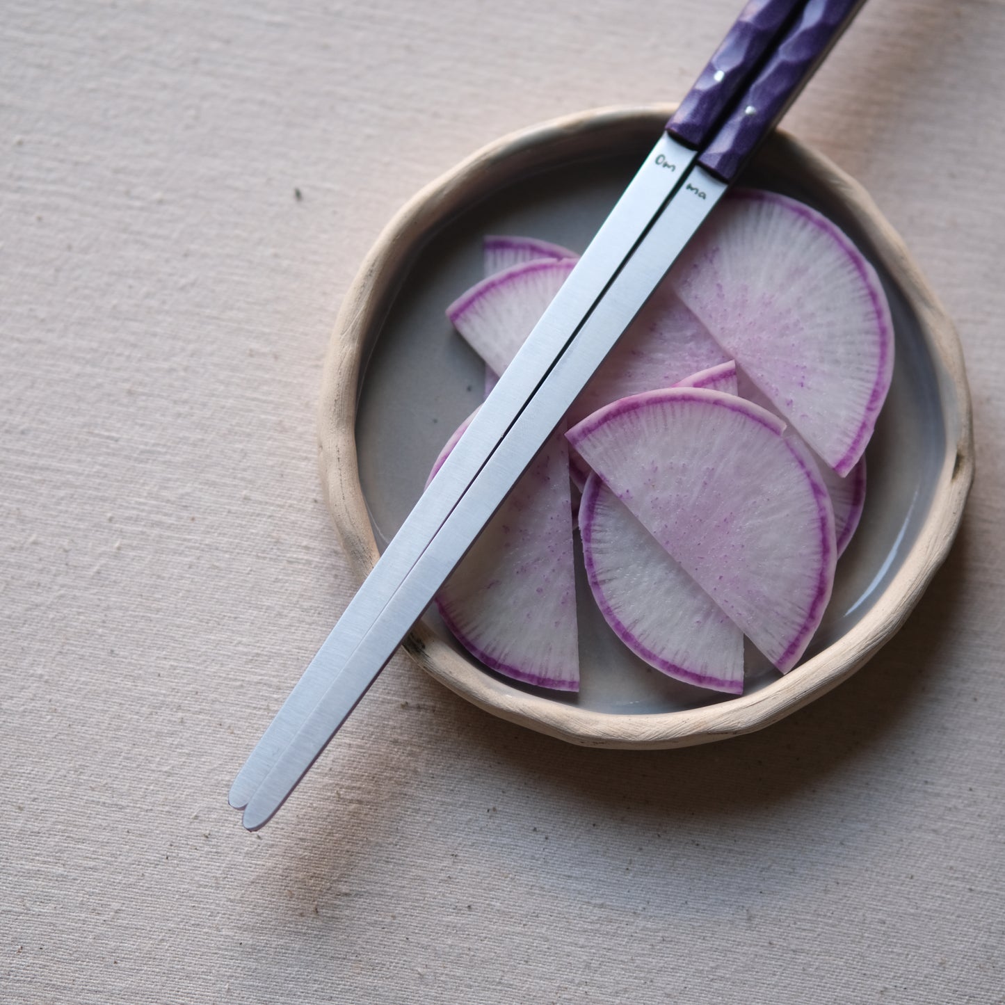 ONNI • BAGUETTES VIOLETTES TEXTURÉES