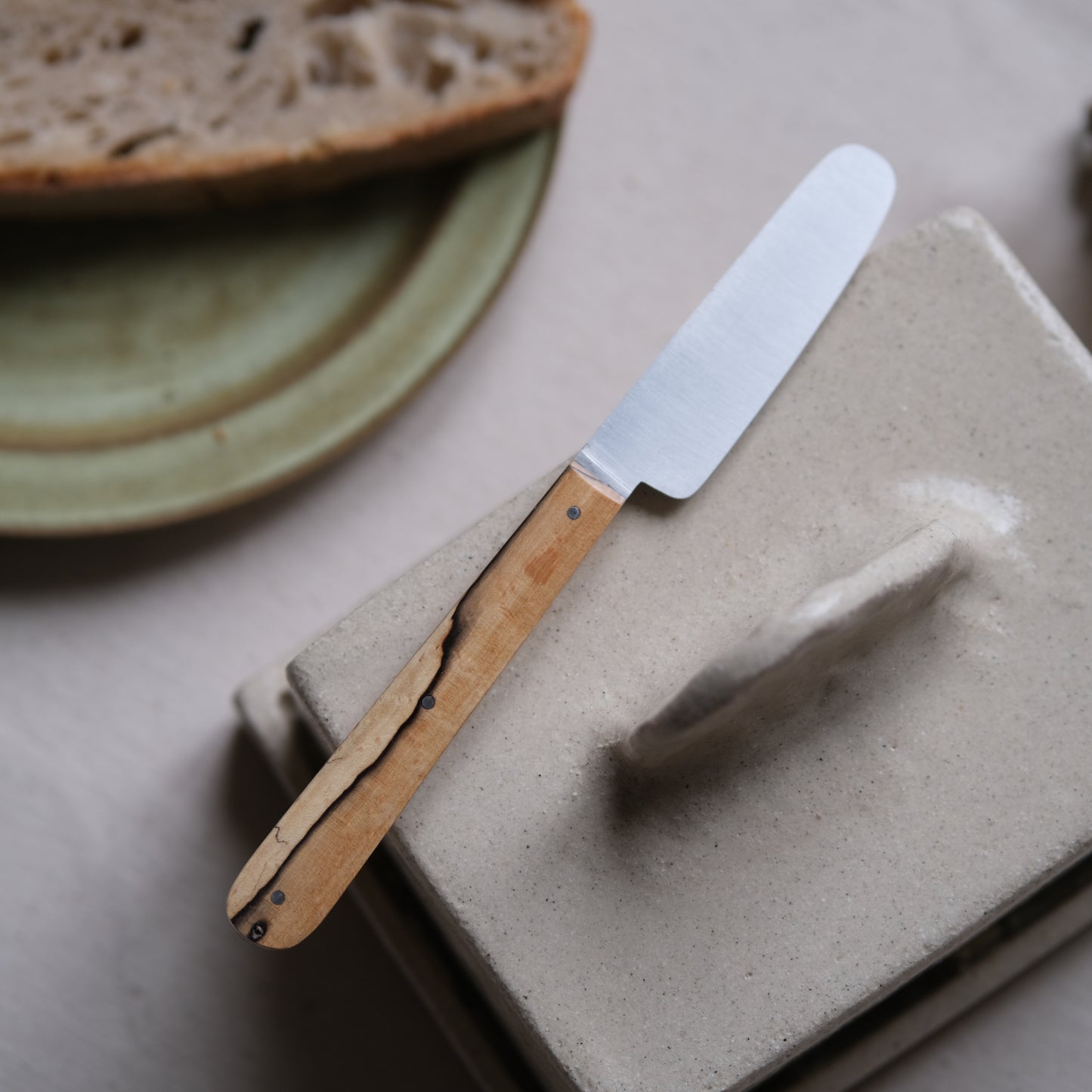 BOTO • COUTEAU À BEURRE HÊTRE ÉCHAUFFÉ