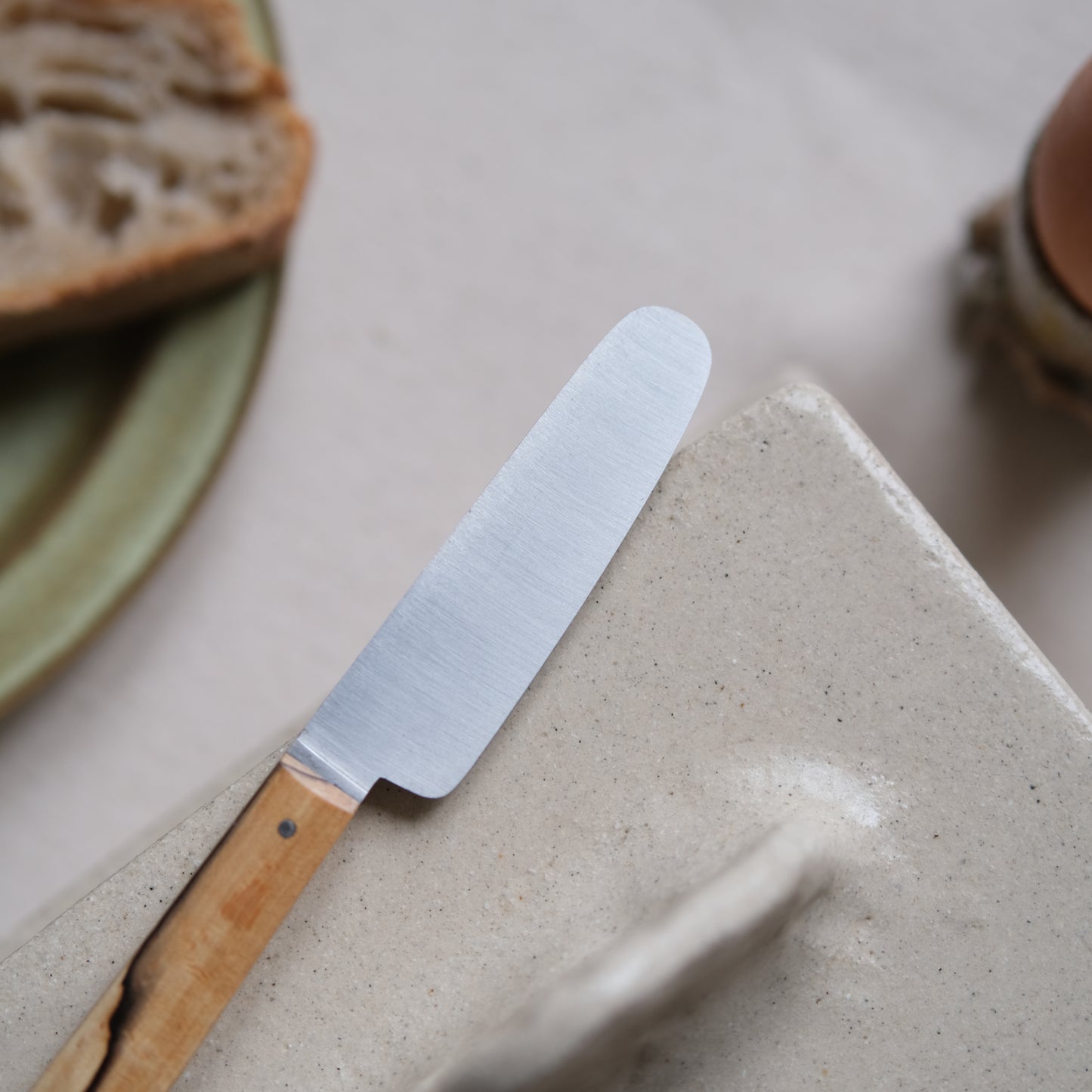 BOTO • COUTEAU À BEURRE HÊTRE ÉCHAUFFÉ