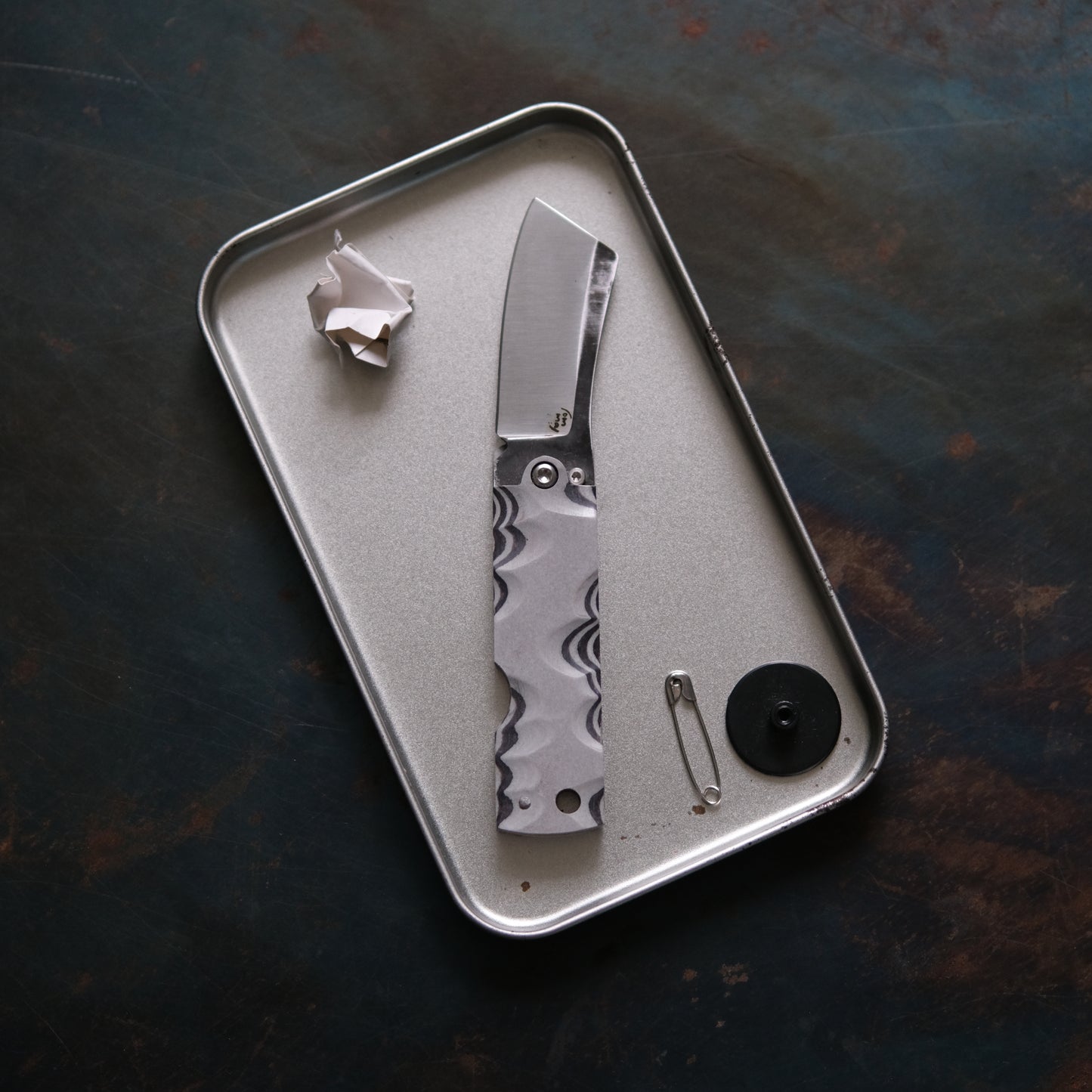 CHINGU • COUTEAU DE POCHE PAPIER GRIS