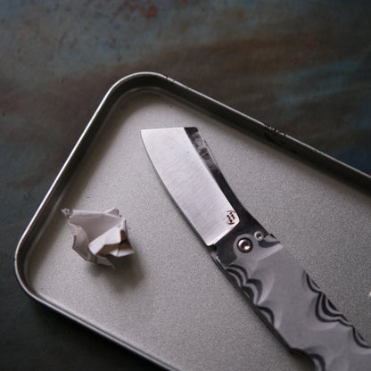 CHINGU • COUTEAU DE POCHE PAPIER GRIS