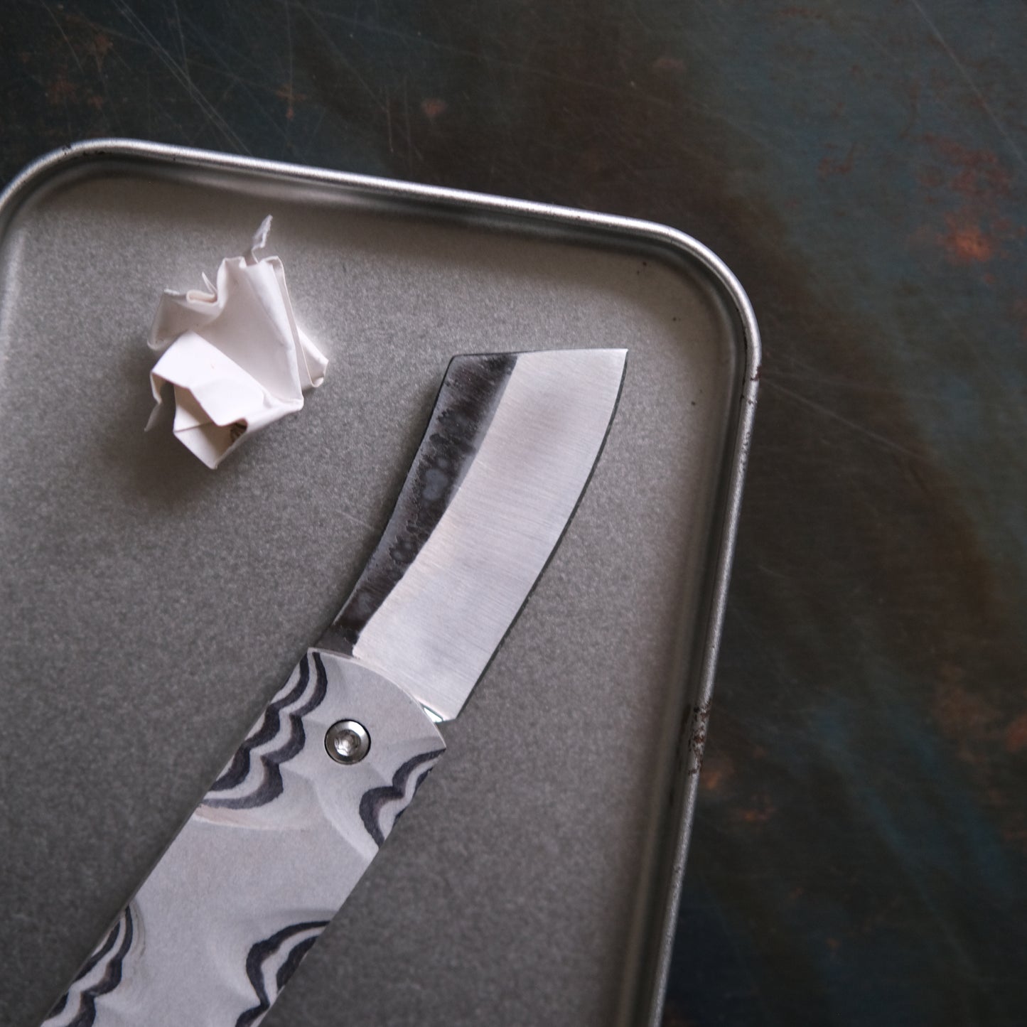 CHINGU • COUTEAU DE POCHE PAPIER GRIS