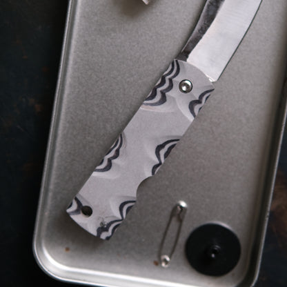 CHINGU • COUTEAU DE POCHE PAPIER GRIS