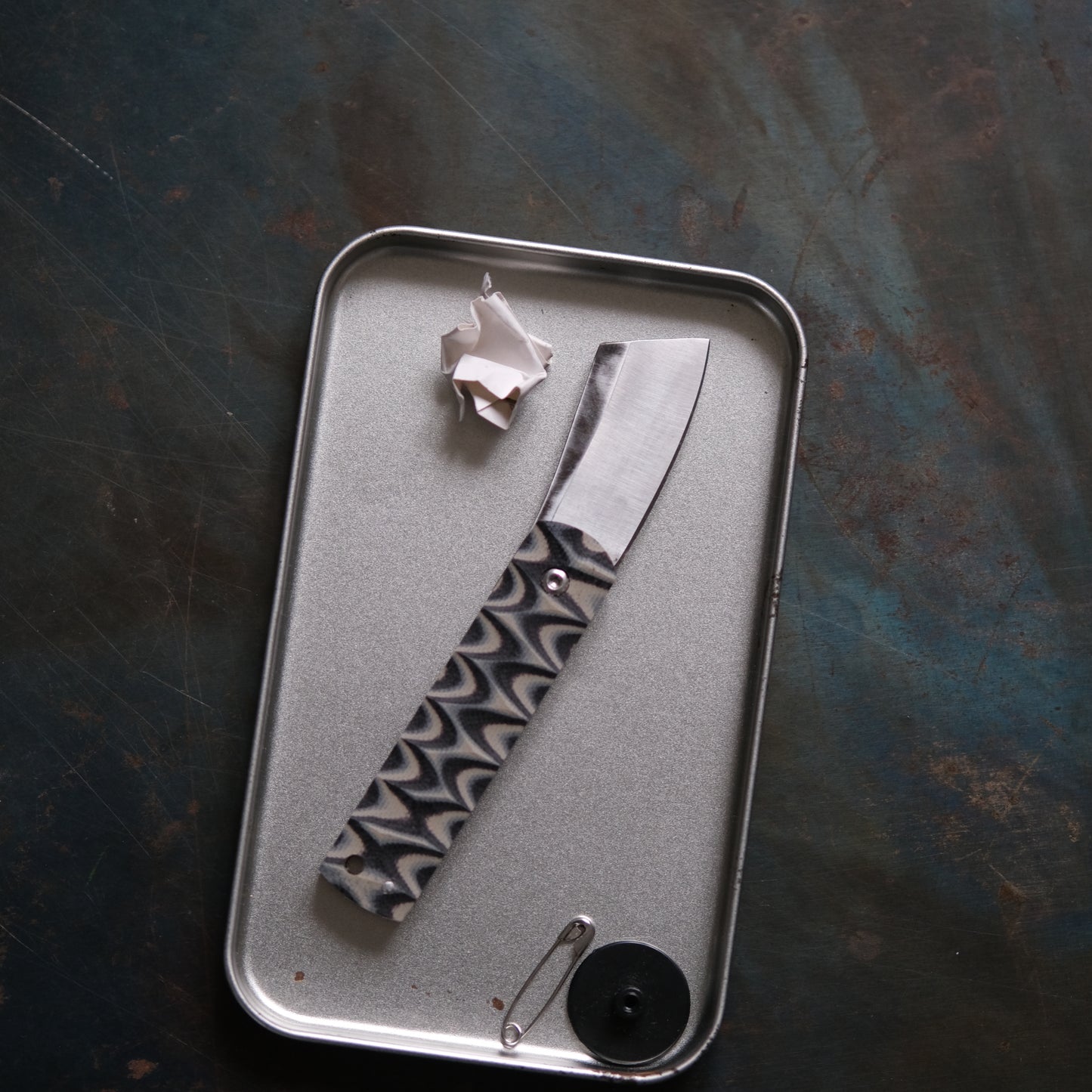 CHINGU • COUTEAU DE POCHE MARBRÉ NOIR BEIGE