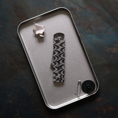 CHINGU • COUTEAU DE POCHE MARBRÉ NOIR BEIGE