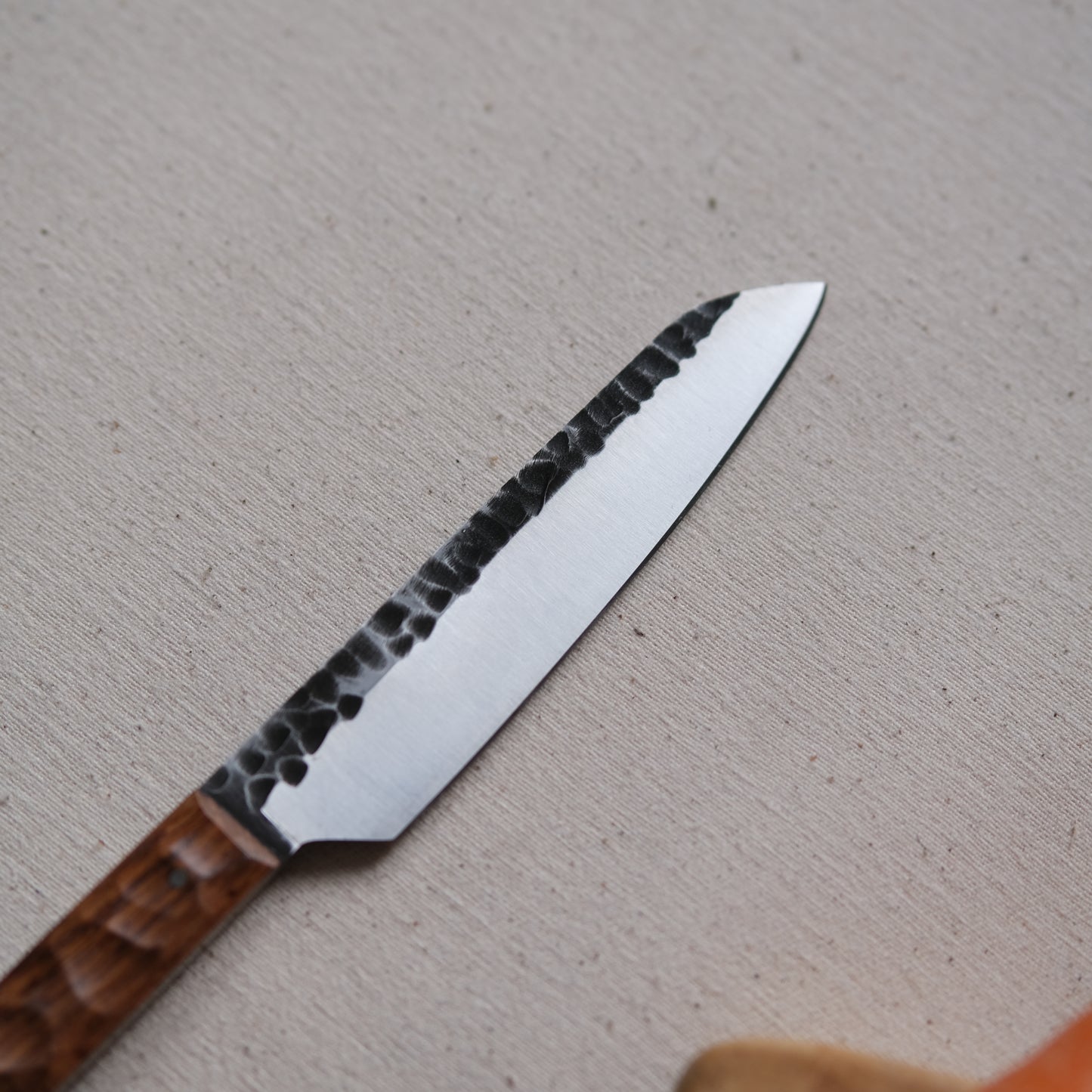 YOLISA MINI • COUTEAU D'OFFICE CHÊNE TEXTURÉ