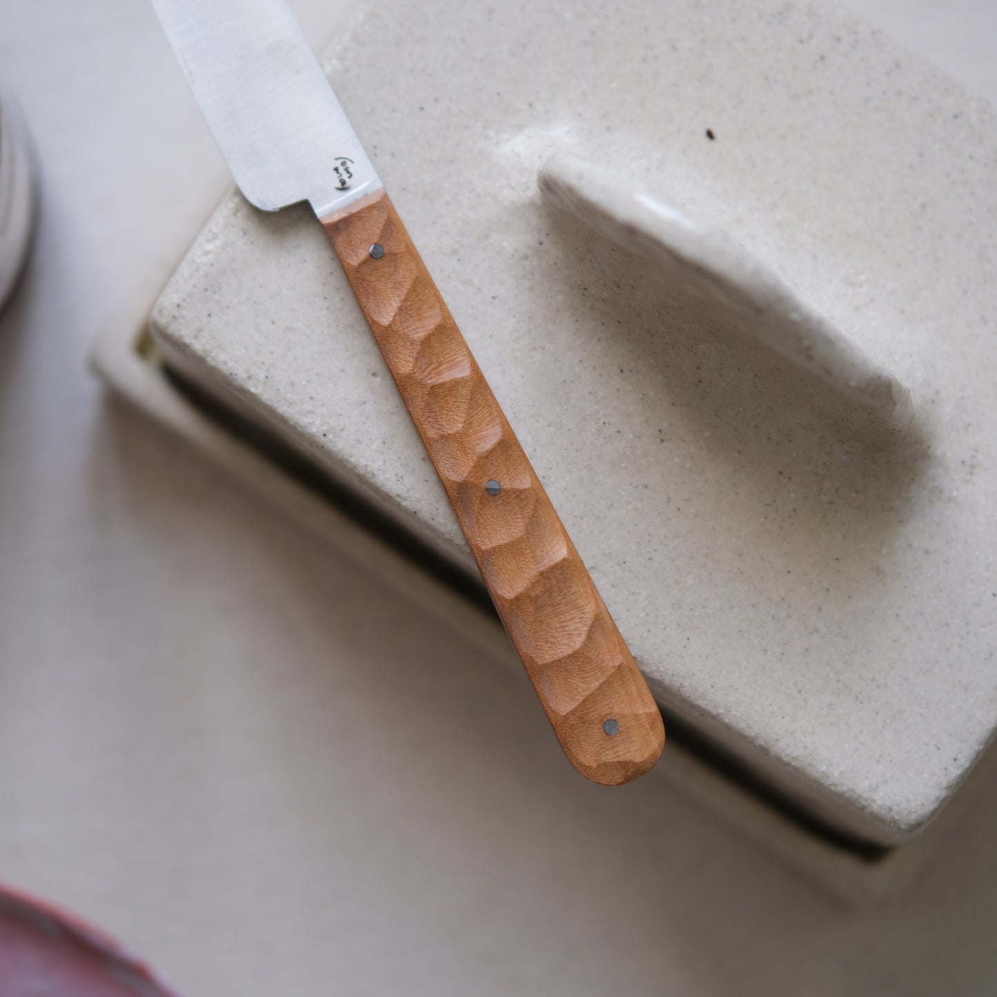 BOTO • COUTEAU À BEURRE POIRIER TEXTURÉ